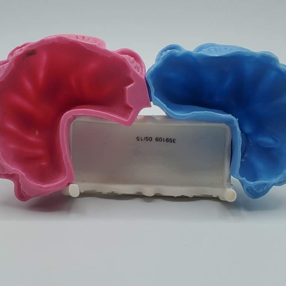 2 for $10 Disney Sleeping Beauty (Aurora) and Cinderella on Bench - Picture 6 of 6